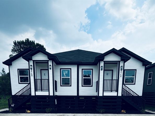 5214 5214 Rue St A B, Houston TX 77033