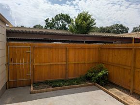 14719 Barryknoll Ln 52, Houston TX 77079