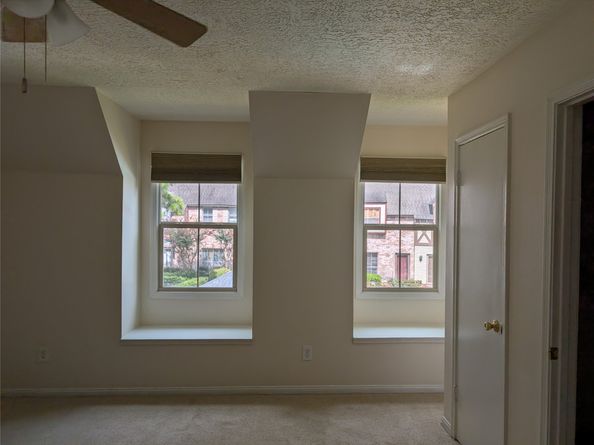 14719 Barryknoll Ln 52, Houston TX 77079