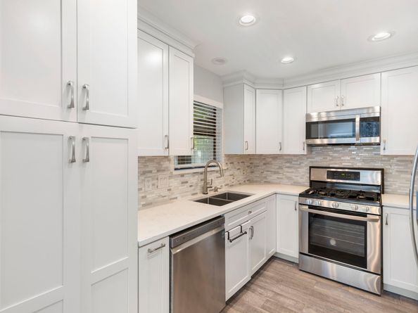 50 Dew Fall Court, The Woodlands TX 77380