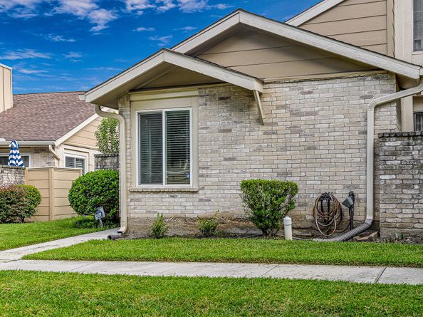 11516 Village Place Drive 101, Houston TX 77077