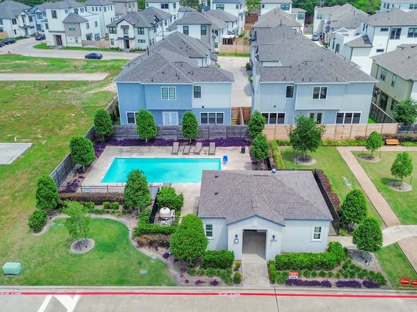 3217 Royal Oaks Hollow Lane, Houston TX 77082
