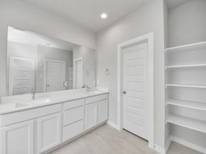 12015 Maple Oak Drive, Houston TX 77066