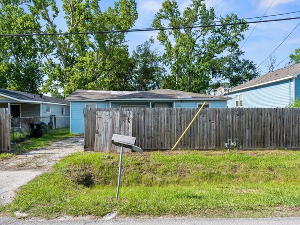 8121 Woodlyn Road, Houston TX 77028