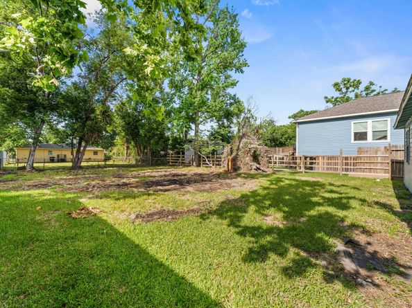 8121 Woodlyn Road, Houston TX 77028