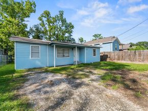 8121 Woodlyn Road, Houston TX 77028