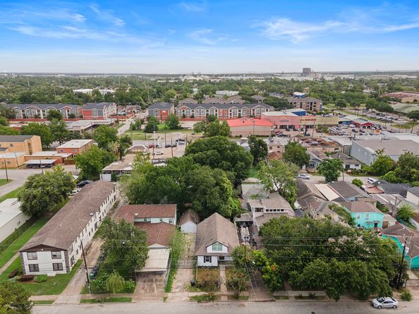 7305 Capitol Street, Houston TX 77011