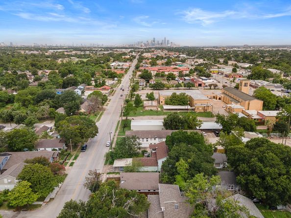 7305 Capitol Street, Houston TX 77011