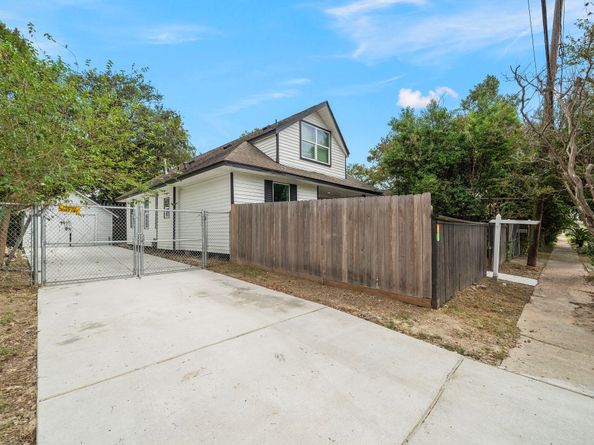 7305 Capitol Street, Houston TX 77011