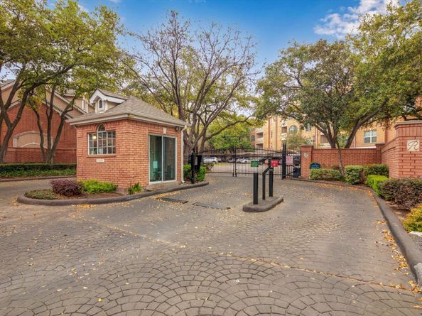 2111 Welch Street B201, Houston TX 77019