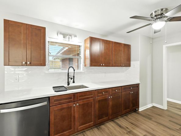 515 Maple Way, Houston TX 77015