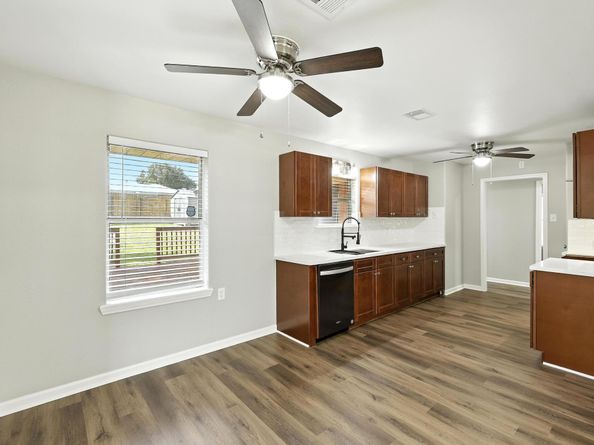 515 Maple Way, Houston TX 77015