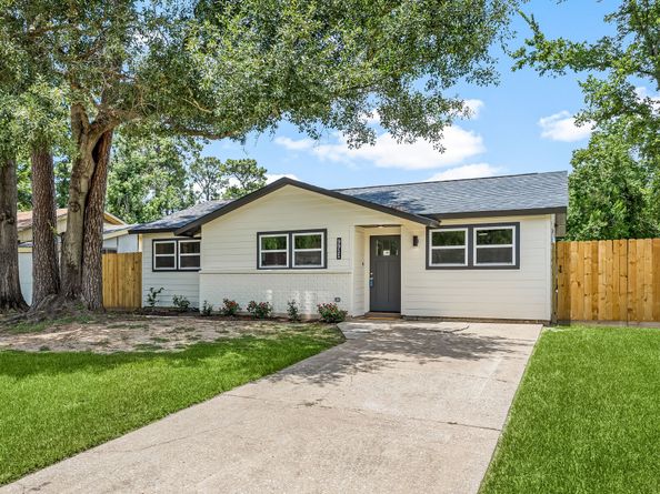 9911 Valley Club Drive, Houston TX 77078