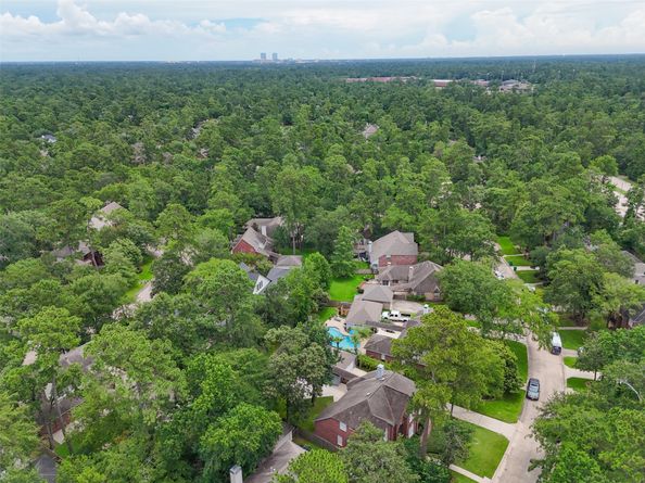 18 S Dragonwood Place, The Woodlands TX 77381