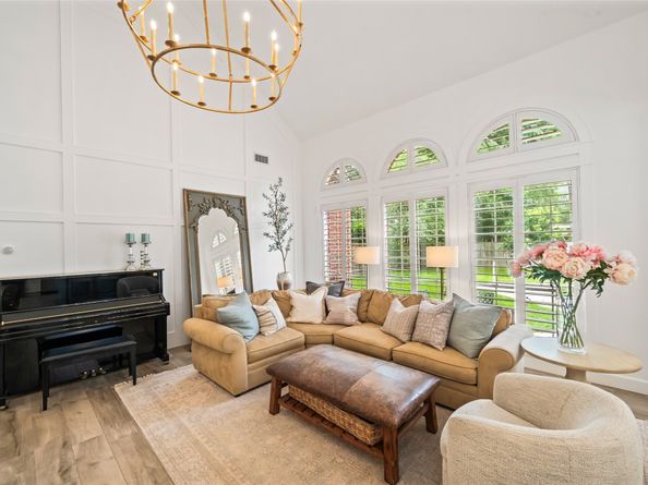 18 S Dragonwood Place, The Woodlands TX 77381