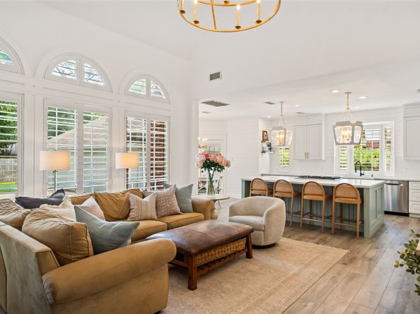 18 S Dragonwood Place, The Woodlands TX 77381