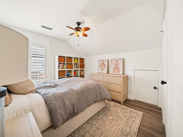 18 S Dragonwood Place, The Woodlands TX 77381