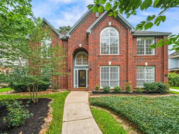 18 S Dragonwood Place, The Woodlands TX 77381