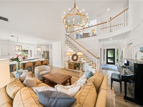 18 S Dragonwood Place, The Woodlands TX 77381