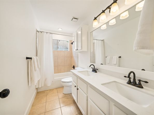 18 S Dragonwood Place, The Woodlands TX 77381