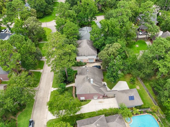 18 S Dragonwood Place, The Woodlands TX 77381