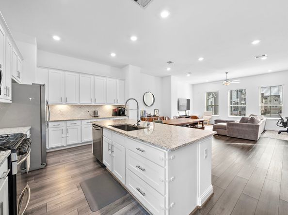 11008 Mikula Drive, Houston TX 77043