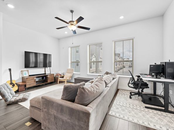 11008 Mikula Drive, Houston TX 77043