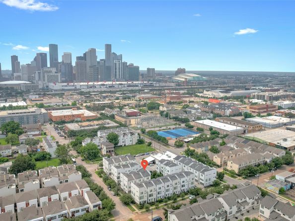 2719 Clay Street, Houston TX 77003