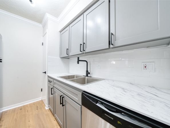 3224 Timmons Lane 157, Houston TX 77027