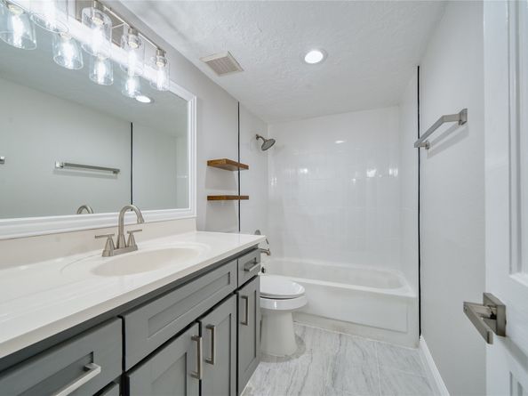 3224 Timmons Lane 157, Houston TX 77027