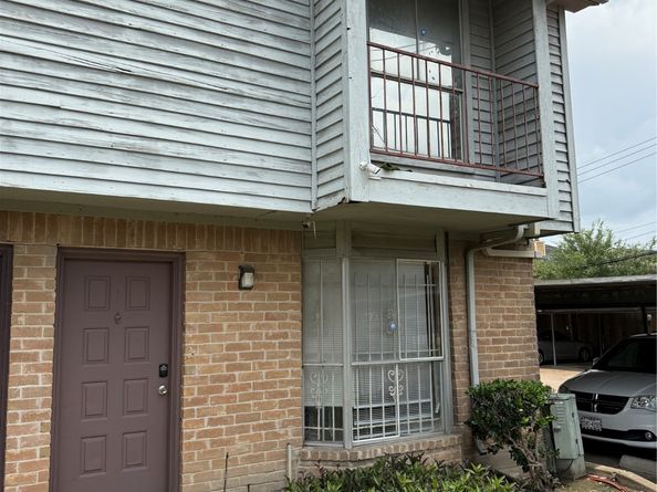 9350 Country Creek Drive 1, Houston TX 77036