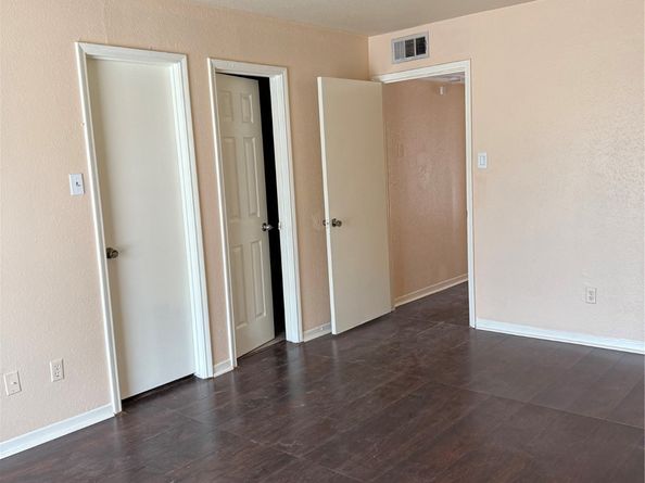 9350 Country Creek Drive 1, Houston TX 77036