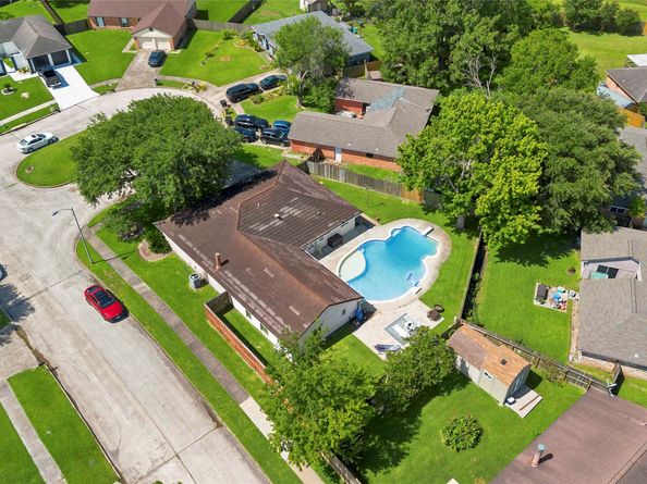 2602 Pilgrims Point Drive, Webster TX 77598