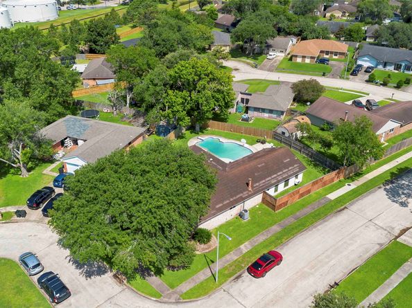 2602 Pilgrims Point Drive, Webster TX 77598