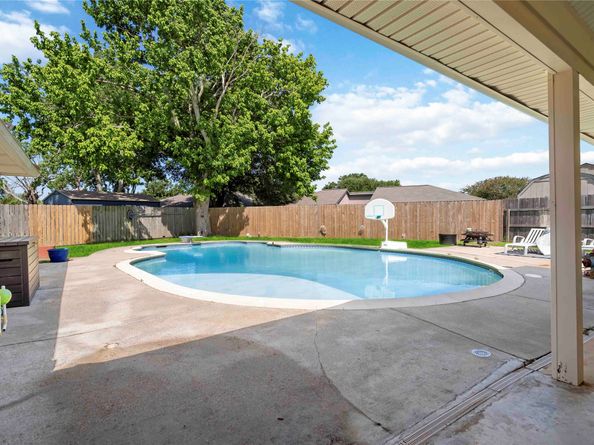 2602 Pilgrims Point Drive, Webster TX 77598