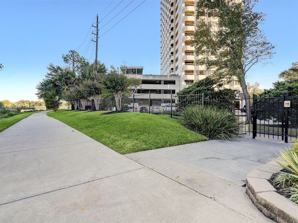 2001 Holcombe Boulevard 1105, Houston TX 77030