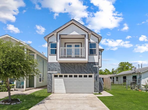 1215 E 34th Street A, Houston TX 77022