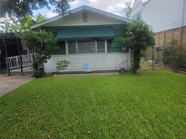 5206 Robertson Street, Houston TX 77009