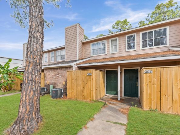 7402 Alabonson Road 303, Houston TX 77088