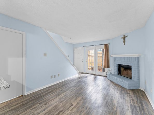 7402 Alabonson Road 303, Houston TX 77088