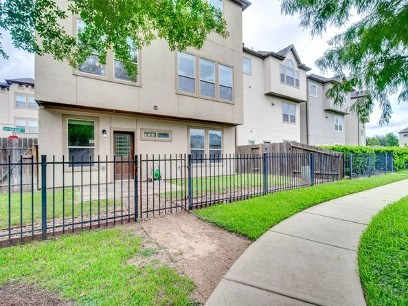 2710 Shadybrook Meadow Drive, Houston TX 77080