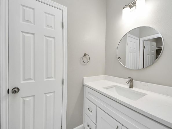 8151 - 8161 Crestview Dr, Houston TX 77028