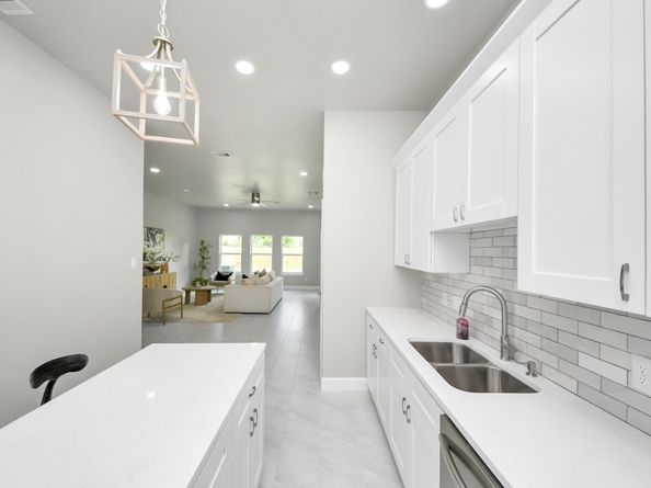 8151 - 8161 Crestview Dr, Houston TX 77028