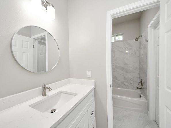 8151 - 8161 Crestview Dr, Houston TX 77028