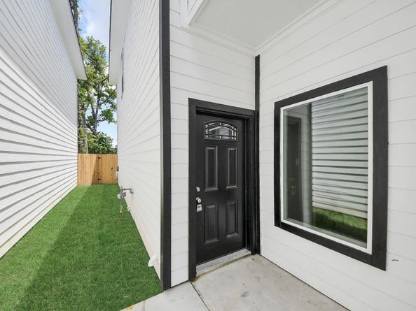 8151 - 8161 Crestview Dr, Houston TX 77028