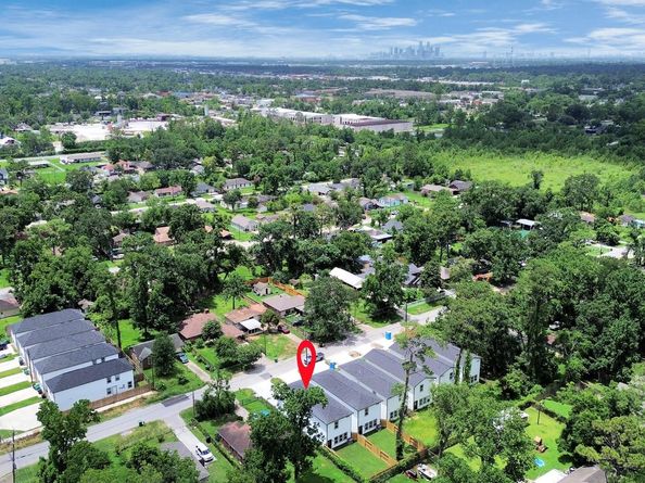 8151 - 8161 Crestview Dr, Houston TX 77028