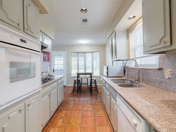 9418 Beverlyhill Street, Houston TX 77063