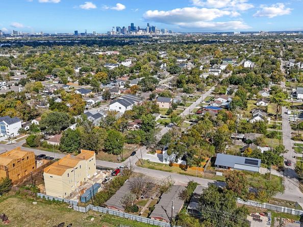 4302 Dreyfus Street, Houston TX 77021