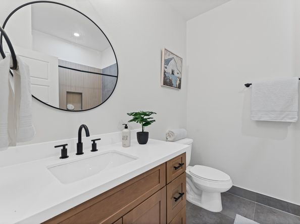 412 Neyland Street F, Houston TX 77022