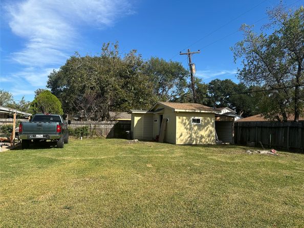 7118 Heron Drive, Houston TX 77087